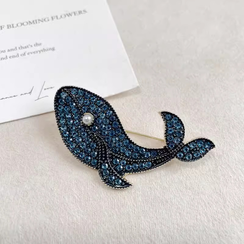 Korean Fashion Creative Blue W - Embroidery Whale 评论和价格