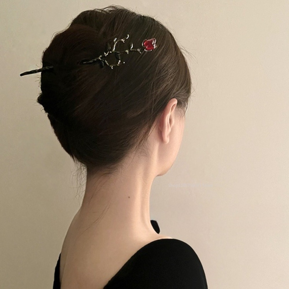 Vintage Metal Red Rose Flower  - Embroidery Red 评论和价格