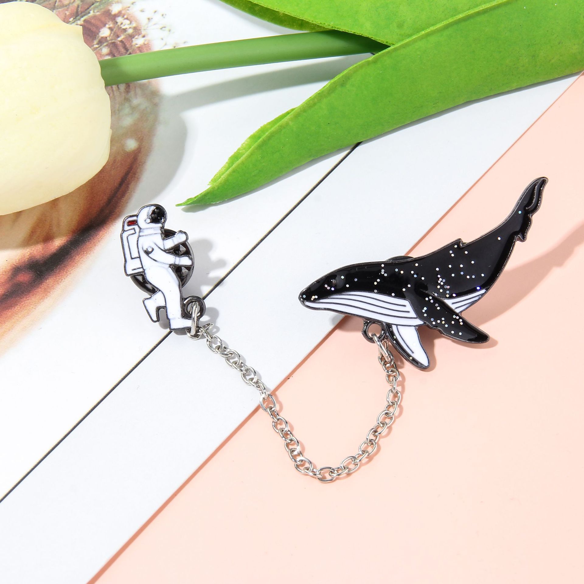 Fashion Cartoon Brooch Fish Ba - Embroidery Whale 评论和价格